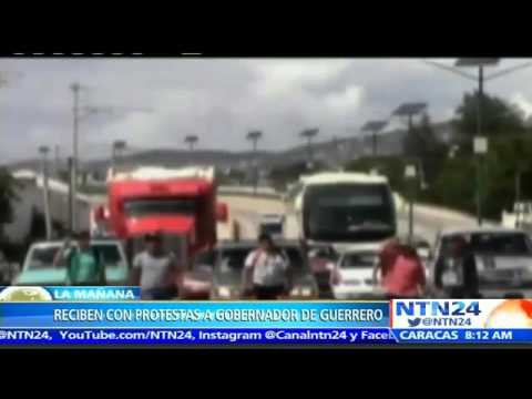 Maestros y padres de los 43 desaparecidos de Iguala reciben con protestas al nuevo gobernador