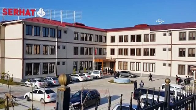 Van'ın en başarılı okullarına ve kreşe zırhlı araçlarla polis baskını