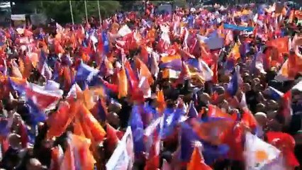 Davutoğlu'na havalimanında coşkulu karşılama