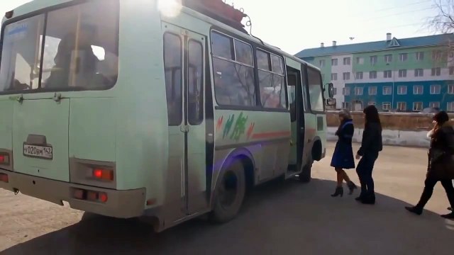 Прикол сосиска бешено опаздывала на автобус и догоняла его в Новокузнецке
