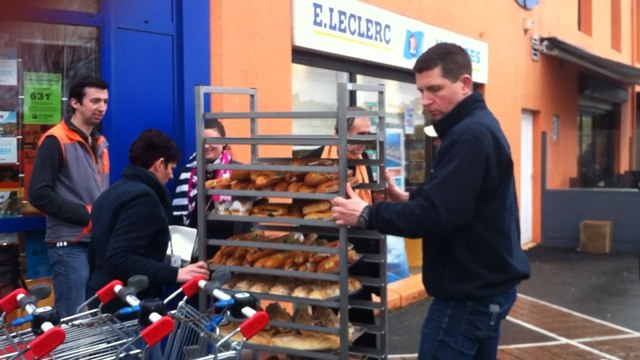 Crise agricole : le patron de Leclerc offre des sandwichs aux éleveurs