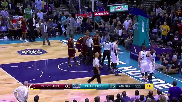 Quand Spencer Hawes dégage LeBron James