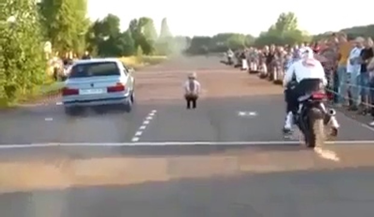 Epic Fail ! Run Moto vs Car