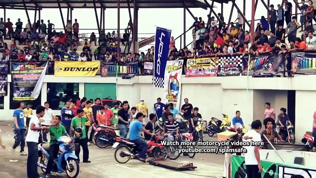 MOPED vs pickup TRUCK Drag Racing (isuzu dmax versus 2 stroke motorcycle. Car vs Bike race