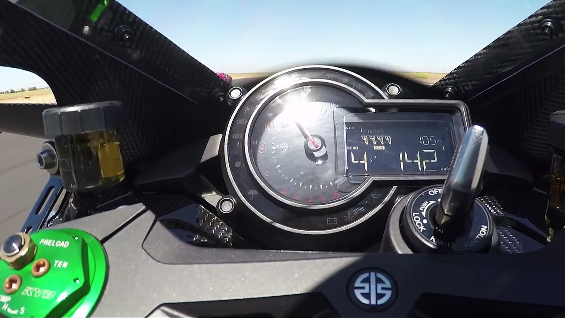 Kawasaki H2R vs Bugatti Veyron Supercar 1/2 Mile Airstrip Race 2 -  Dailymotion Video