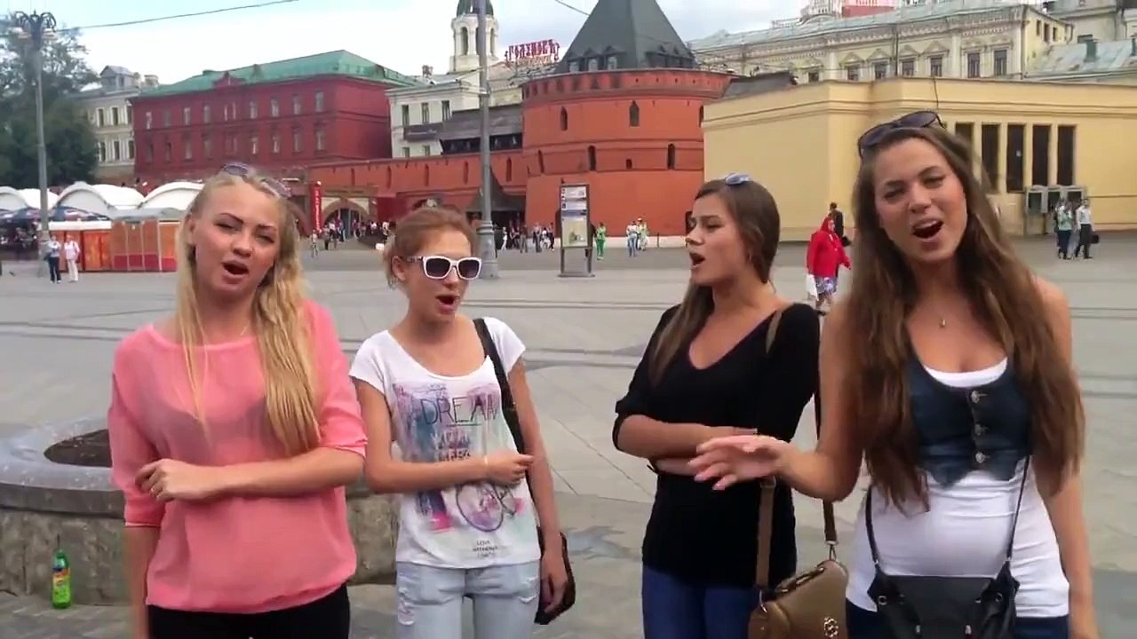 Девушки очень красиво поют