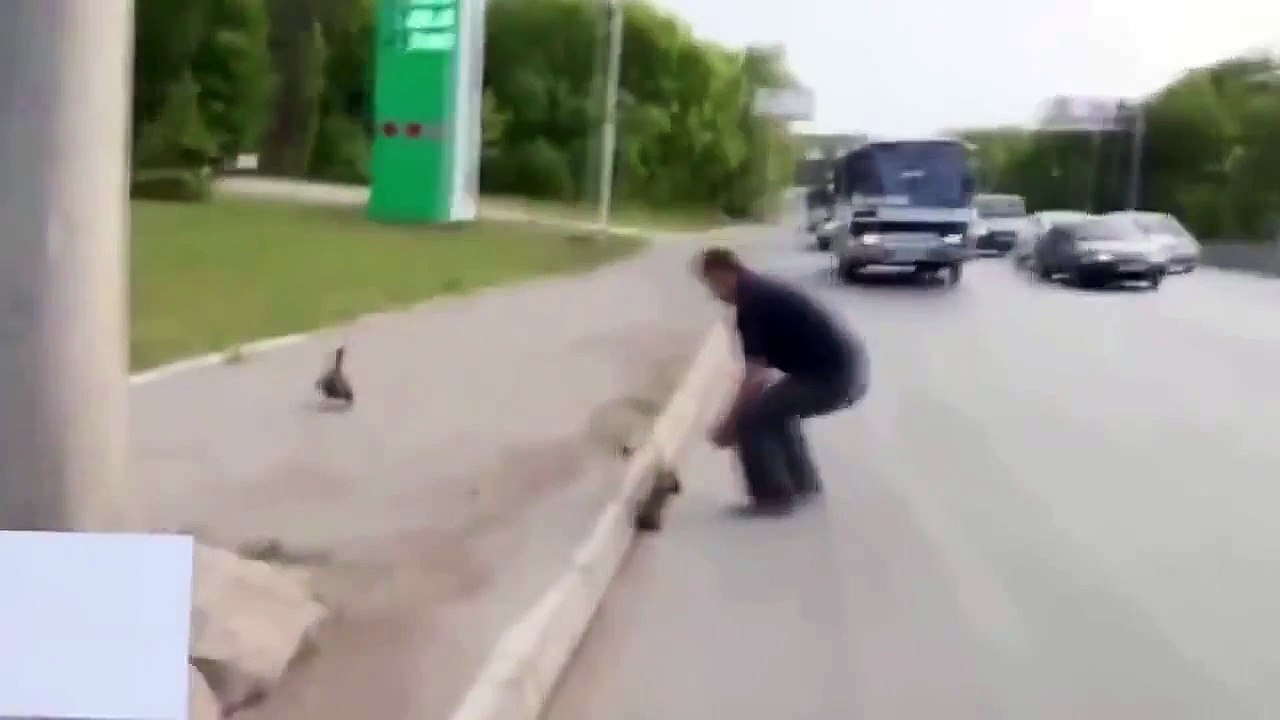 Мужик молодец! Смотрите все и берите пример