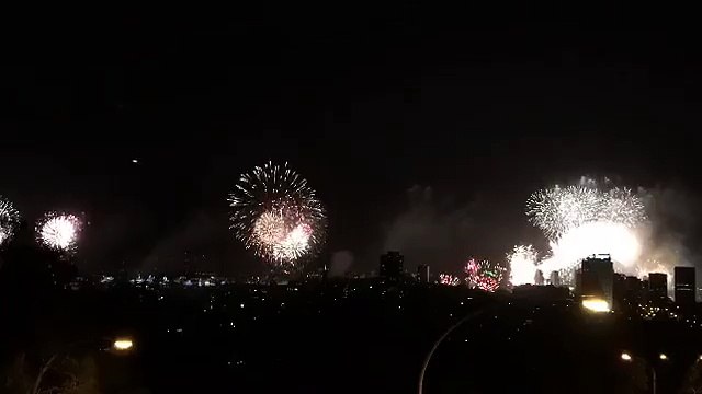 Biz Hala 2015_ Avustralya 2016'ya Havai Fişeklerle Merhaba Dedi