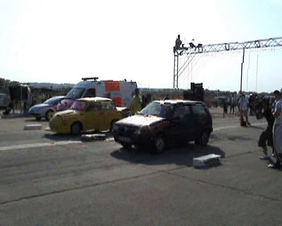 Fiat Uno Turbo Vs. Trabant Turbo Drag Race