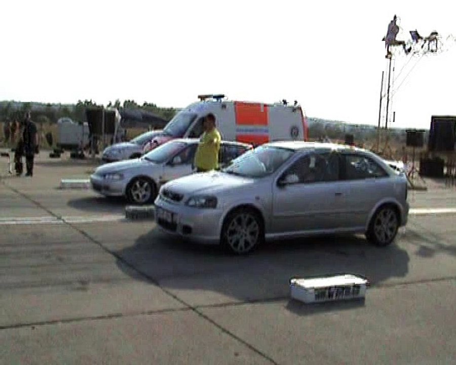 Honda Civic ESI Turbo Vs. Opel Astra OPC Drag Race