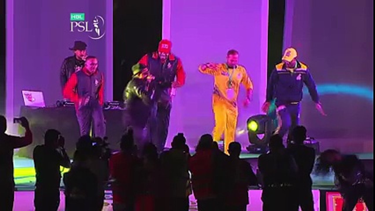 Sean Paul performance  Gayle,bravo,sammy dance ❤  ‪#‎AbKhelKDikha‬ ‪#‎HBLPSL‬ ‪#‎PSLRocksCricket‬ ‪#‎pslopeningceremony‬