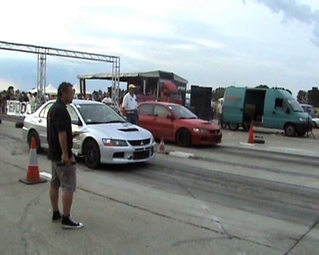 Mitsubishi Lancer EVO IX Vs. Mitsubishi Lancer EVO IX Drag Race