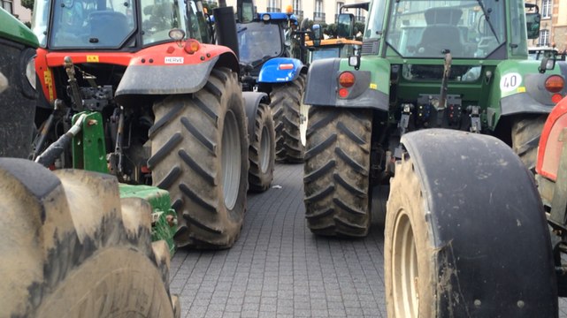 À Dinan des tracteurs et le...silence