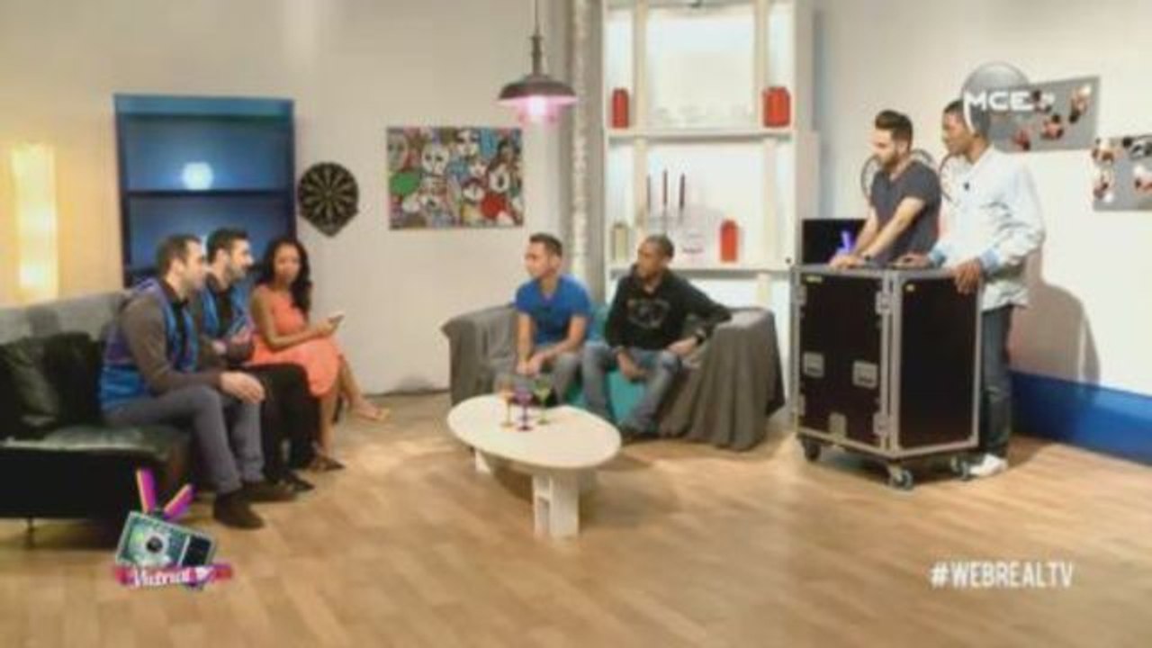 Les Décaféinés font pleurer de rire Emeric et Romeck avec leur spectacle « dépression musicale » dans la WebReal TV
