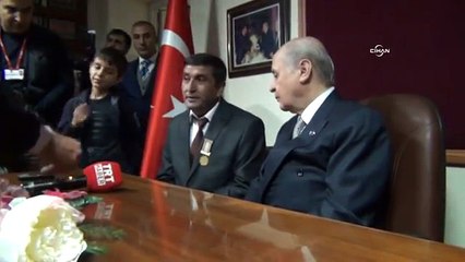 Bahçeli TRT mikrofonunu masasından kaldırttı