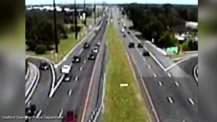 AVIONETA ATERRIZA EN LA AUTOPISTA (720p)