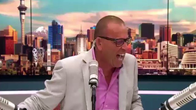 Une journaliste victime d'un fou rire après un sujet étrange