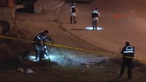 Esenyurt'taki Saldırı Noktasında Polis Ekipleri İnceleme Yapıyor