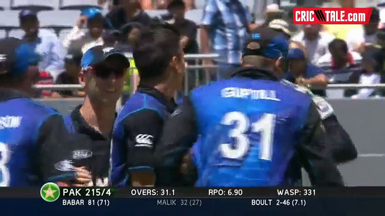 Pakistani Fall Of Wickets Against New Zelaand in 3rd ODi Match
