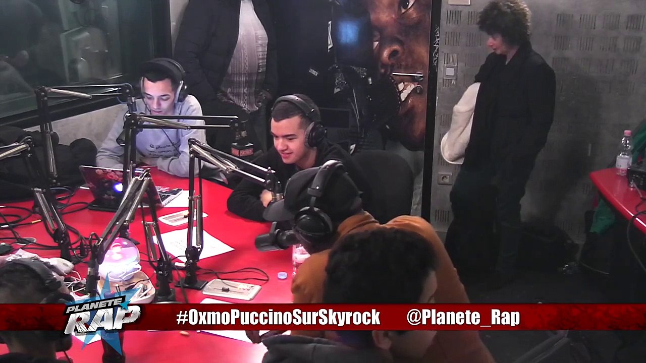 Demi Portion feat. Oxmo Puccino -Une chaise pour 2- en live dans Planète Rap!