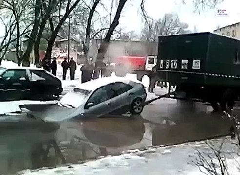 How to tow a car drowned in the water... So crazy fail!