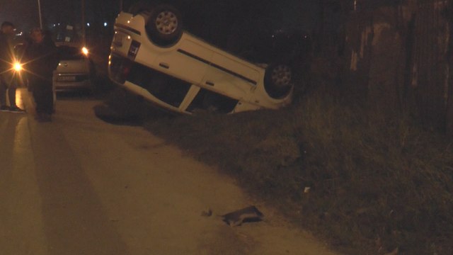 Gricignano (CE) - Brutto incidente, auto si ribalta e conducenti in ospedale (04.02.16)