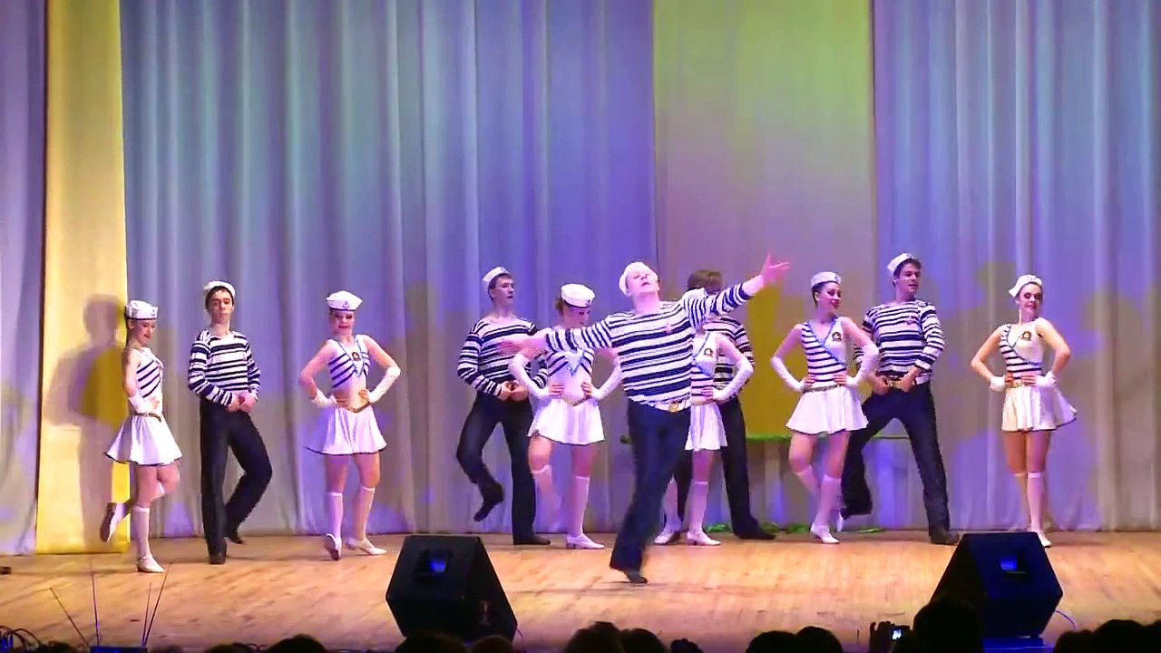 Russian style - dance "Apple"