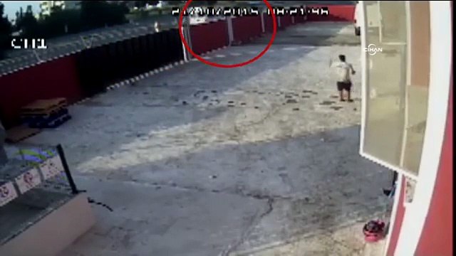 30 kişinin yaralandığı otobüs kazası kamerada