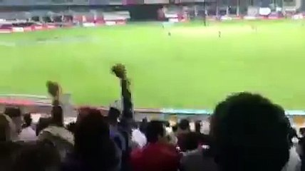 پاکستان سوپر لیگ کے افتتاحی میچ میں ہی سٹیڈیم "گو نواز گو" کے نعروں سے گونج اٹھا