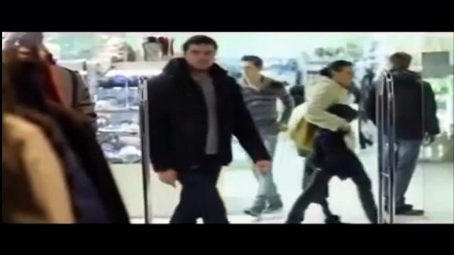 Парень показал девушке кто она есть!