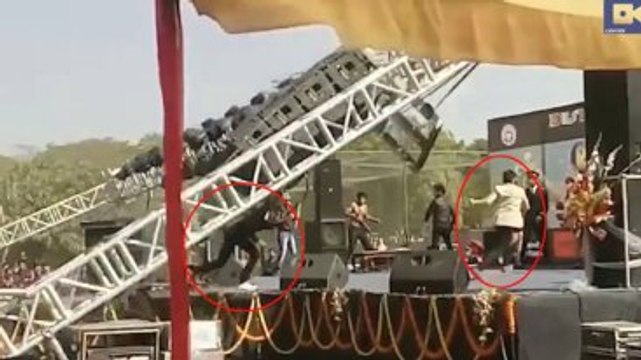 Devrilen Standın Altından Mucize Eseri Kurtuldu