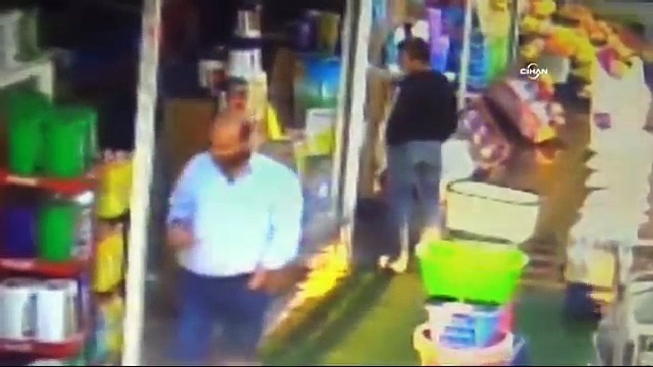 Marketten hırsızlık güvenlik kamerasında