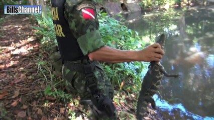 EPIC ANACONDA FIGHTS SOLDIERS!