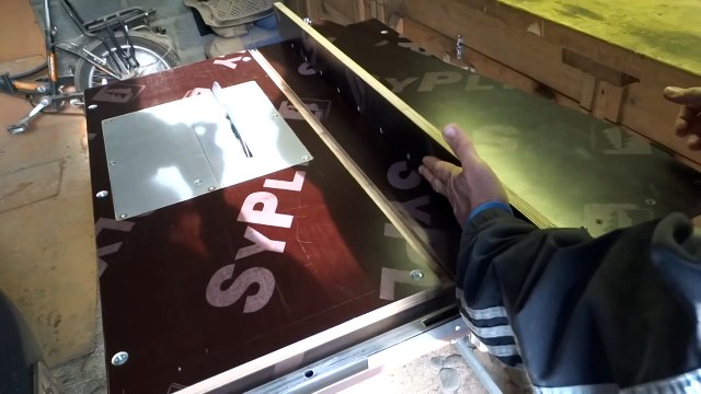 Циркулярный стол из ручной циркулярной пилы своими руками