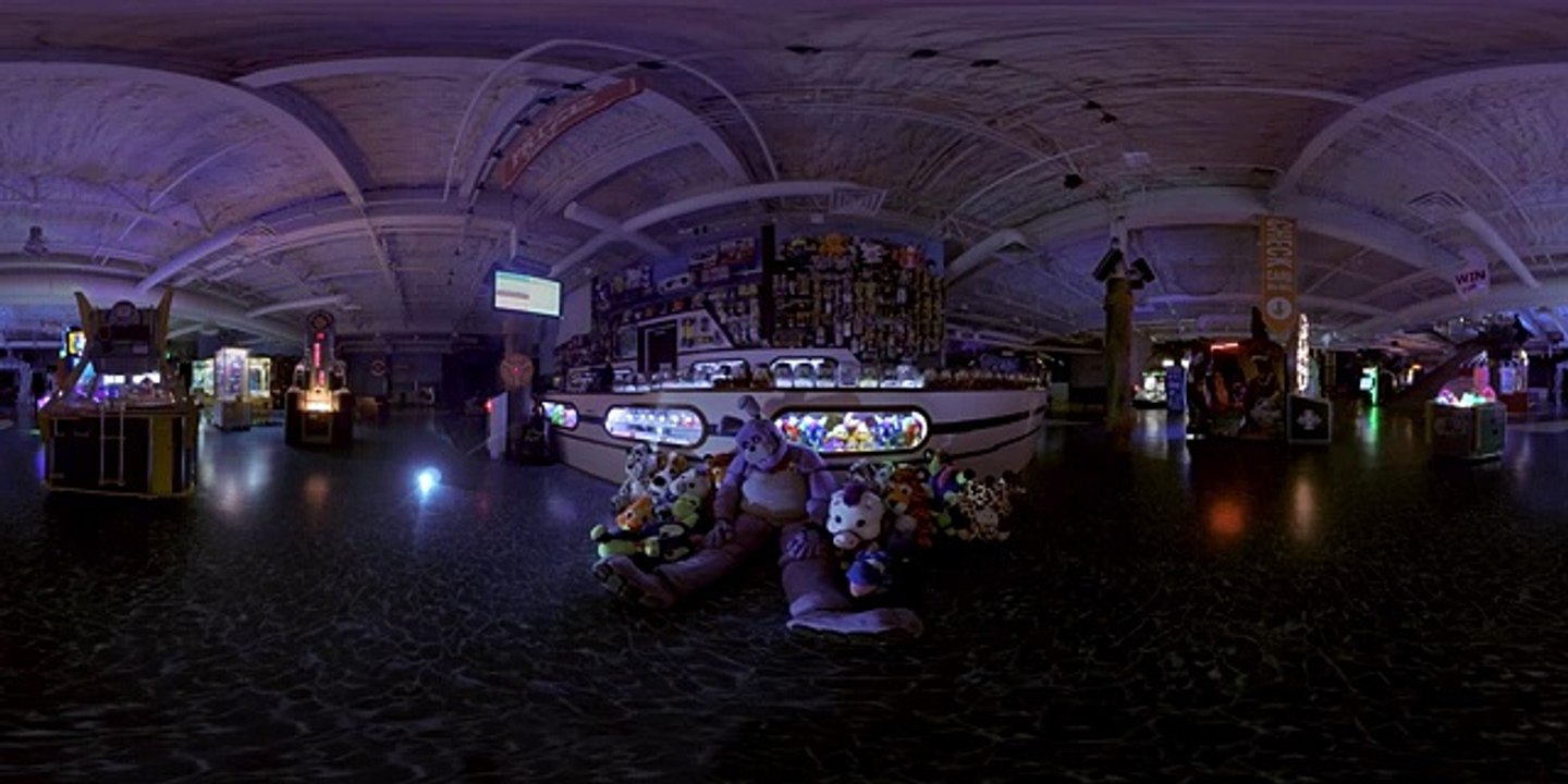 Five Night's At Freddy's in Real Life! 360 VIDEO - SCARY!