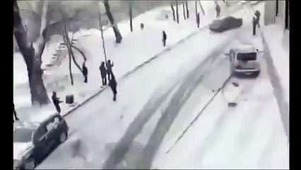 Kayan Arabayı Tek Hamlede Durduran Süpermen