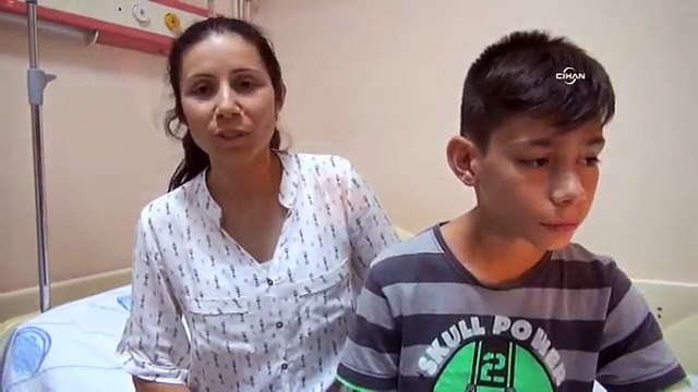 Sınıf kapısının kolu, öğrencinin koluna saplandı