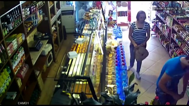 Sadaka kutusu hırsızlığı güvenlik kamerasına böyle yansıdı