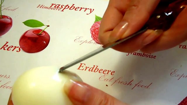 Цветок из яйца. Украшения из продуктов. Как красиво нарезать яйцо! Flower of eggs. Decoration of the products.