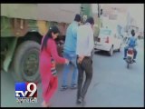 Patiala woman thrashes gas agency worker publicly for having vulger conversation on phone - Tv9