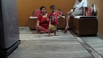 A short & funny clip, baby first steps, awesome Must Watch