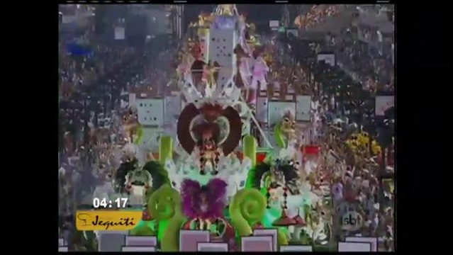 RJ: Camarotes na Sapucaí oferecem maquiagem e até massagem