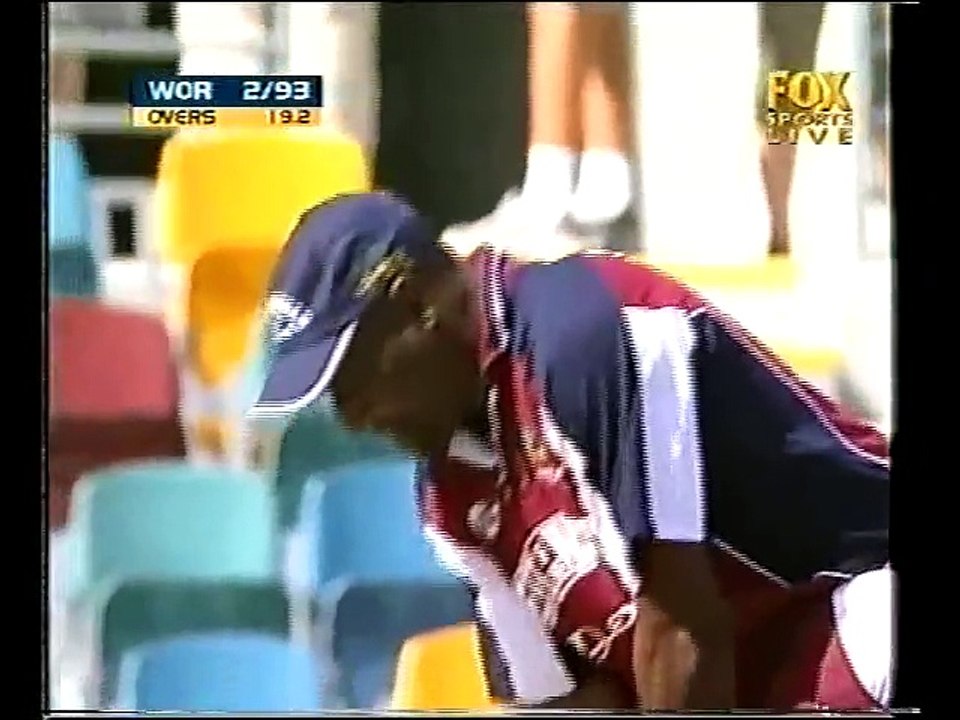 VIV RICHARDS faces SHANE WARNE - RARE FOOTAGE