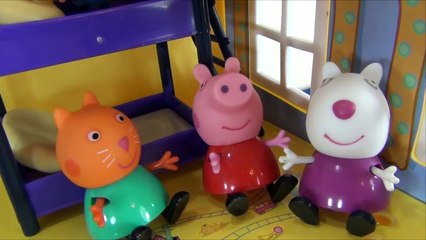 Свинка Пеппа с друзьями играет в догонялки. Кэнди и Сьюзи гостят у Пеппы дома