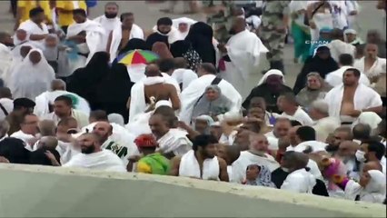 Hacılar Mina'da şeytan taşladı