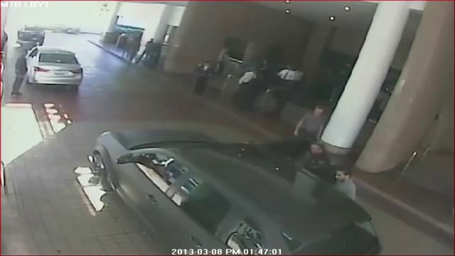 Bagarre Booba Vs La Fouine : vidéo non censurée Ce que la bouffonne de Booba a coupé au montage !