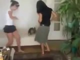 Seksi kızlar dans ederken firikik veriyor