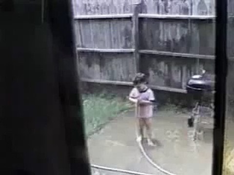 Твой шланг сильно брызгает