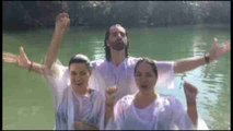 Maite Perroni y Adamari López se vuelven a bautizar en el Jordán junto a Toni Costa