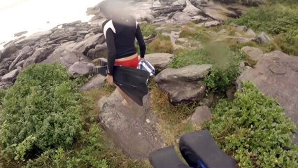 Lightning almost strikes girl in Sydney!!! Boyfriend's reaction is priceless!!!!